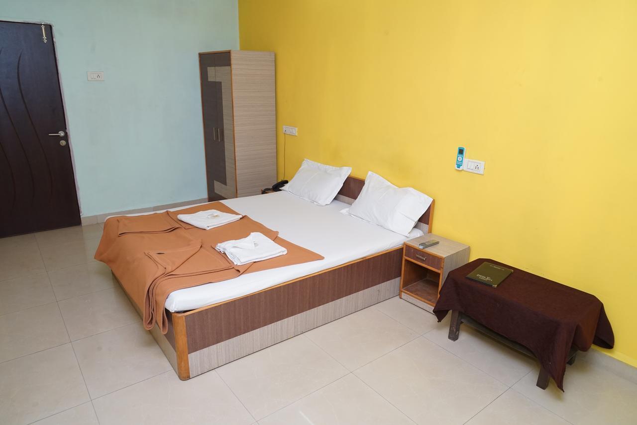 Hotel Umesh Daman Exterior foto