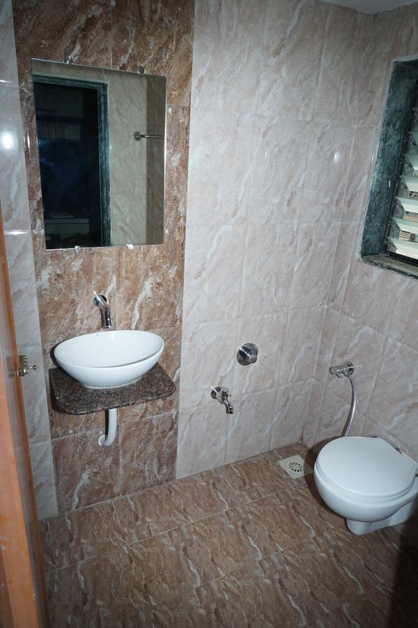Hotel Umesh Daman Exterior foto